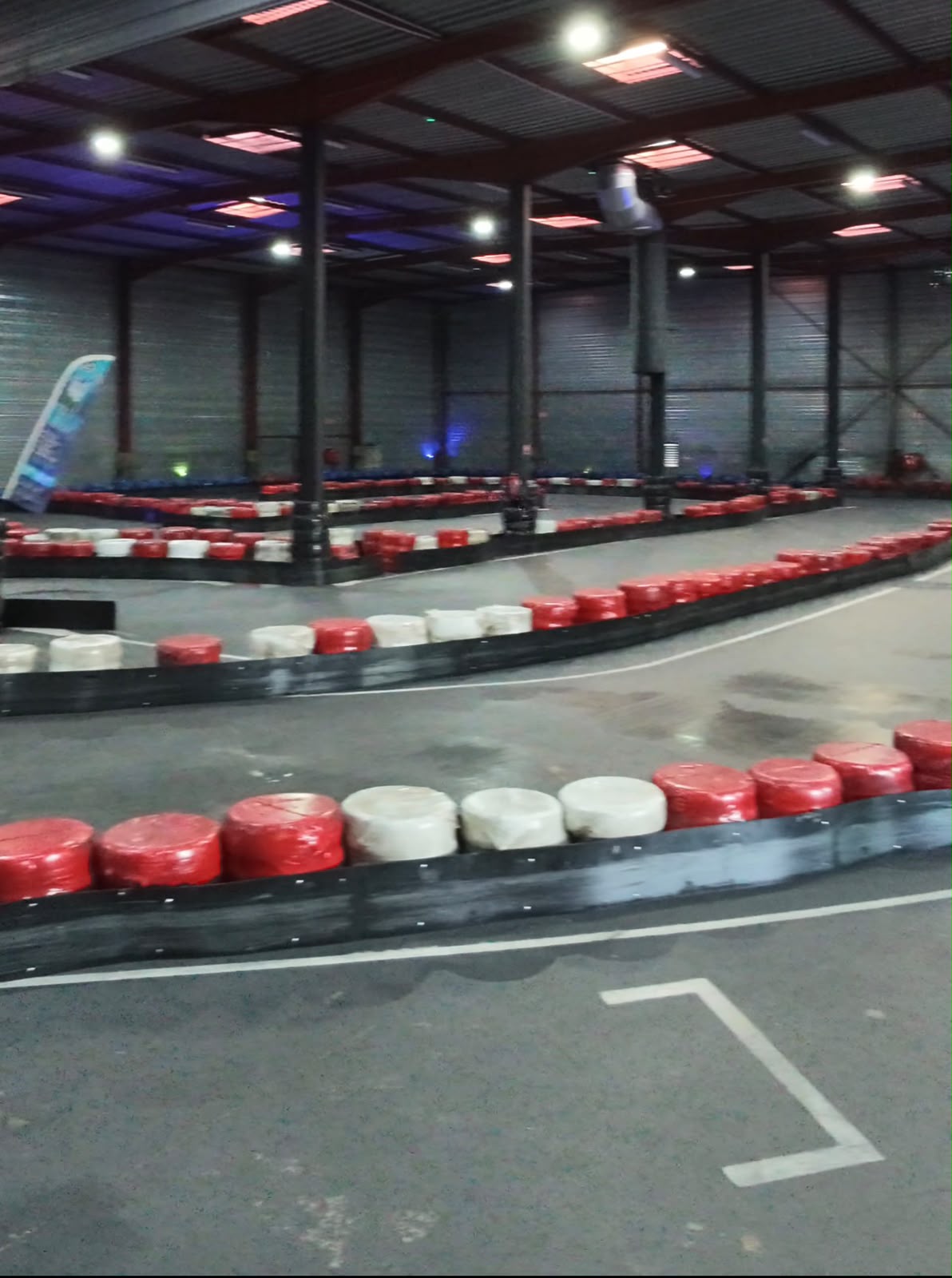 La piste de karting intérieure de GO KART 90